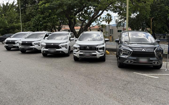 Flota de camionetas Mitsubishi Xpander de Taxi Venezuela VIP para transporte ejecutivo
